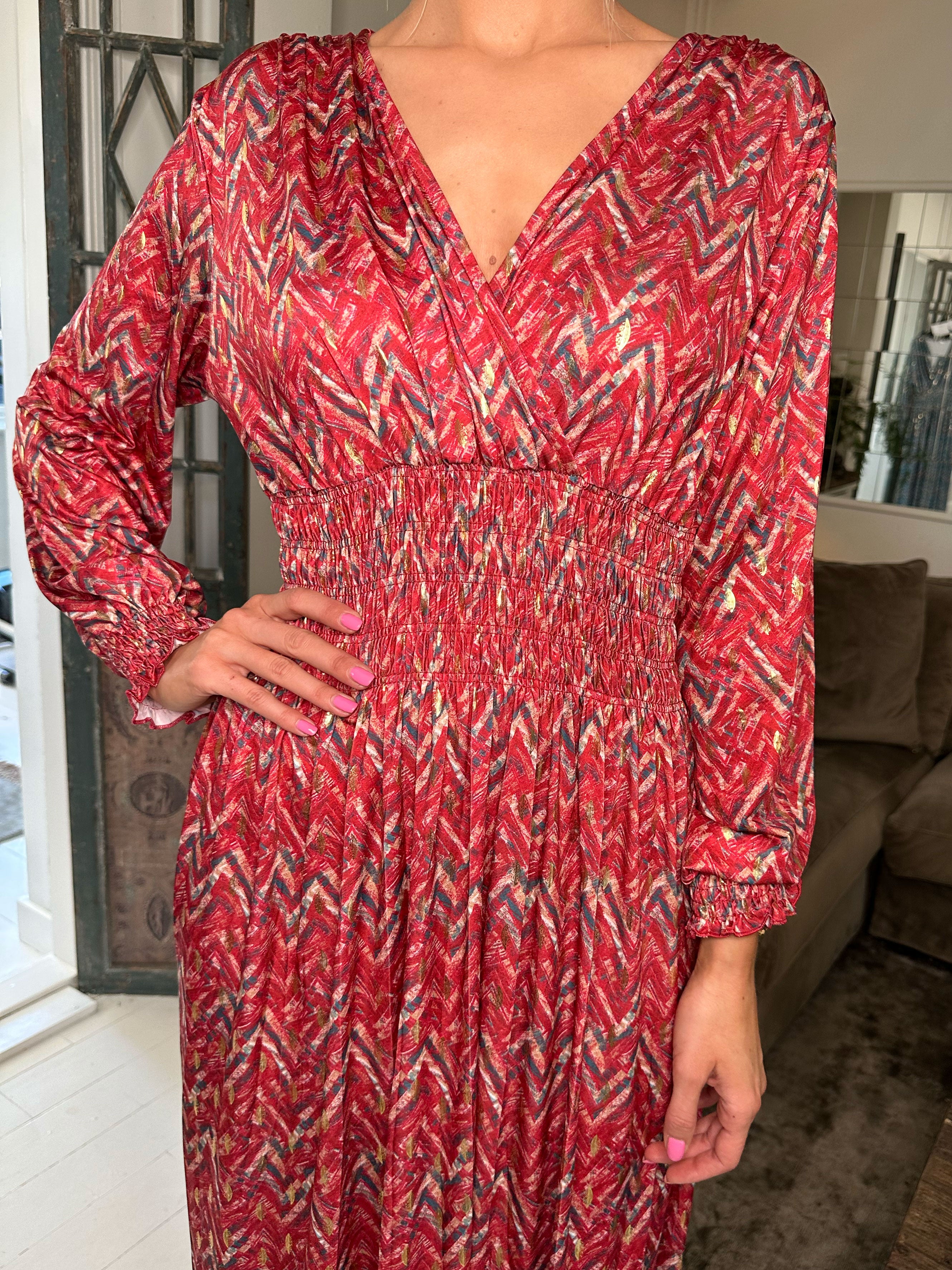 Pams ZigZag L/S - Lång elastisk klänning i skrynkelfritt tyg med långa ärmar